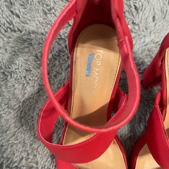 Red heels - Picture 3 of 4